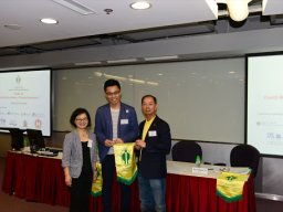 Souvenir_Presentation_to_Mr_C_Y_Chan-2