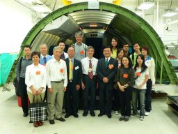 HAECO / Visitors posted in front of a mock-up fuse