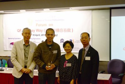 Presentation of Souvenir to Mr. Benny Chiang-1.jpg